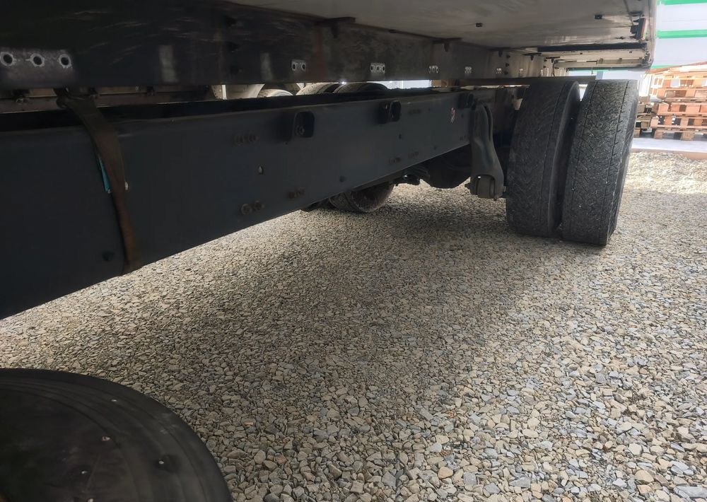 Renault Gama D 18.280 rama do zabudowy poduszka - Camión chasis: foto 5 Renault Gama D 18.280 rama do zabudowy poduszka - Camión chasis: foto 5