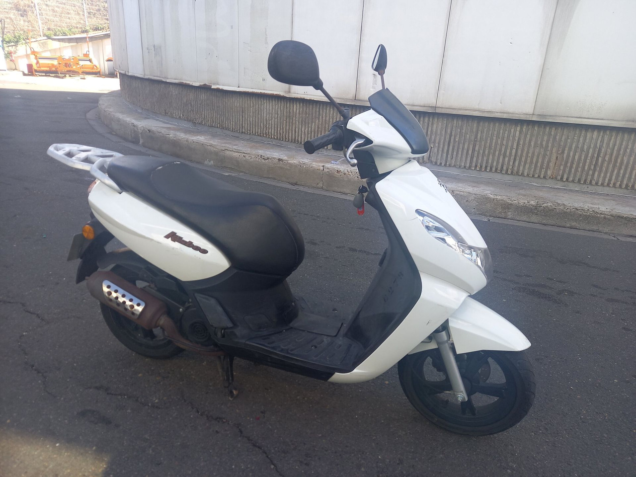 SCOOTER PEUGEOT KISBEE 50cc, 2 places, porte bagage, ralenti - Motocicleta: foto 5 SCOOTER PEUGEOT KISBEE 50cc, 2 places, porte bagage, ralenti - Motocicleta: foto 5