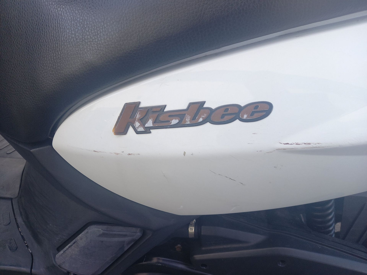 SCOOTER PEUGEOT KISBEE 50cc, 2 places, porte bagage, ralenti - Motocicleta: foto 3 SCOOTER PEUGEOT KISBEE 50cc, 2 places, porte bagage, ralenti - Motocicleta: foto 3