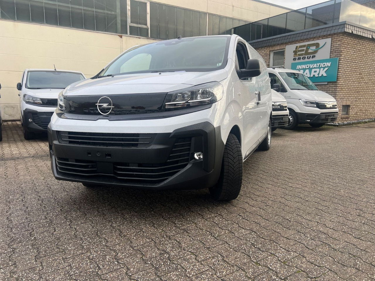 Opel Vivaro Cargo L2 H1 120 PS Allwetter AHK Rückfahr - Furgón: foto 4 Opel Vivaro Cargo L2 H1 120 PS Allwetter AHK Rückfahr - Furgón: foto 4