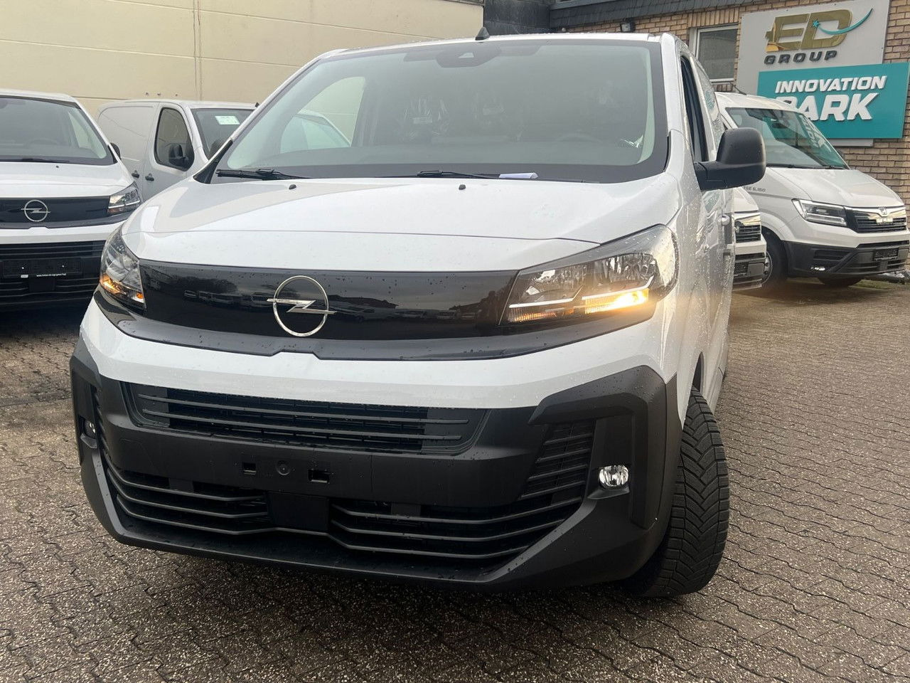 Opel Vivaro Cargo L2 H1 120 PS Allwetter AHK Rückfahr - Furgón: foto 4 Opel Vivaro Cargo L2 H1 120 PS Allwetter AHK Rückfahr - Furgón: foto 4