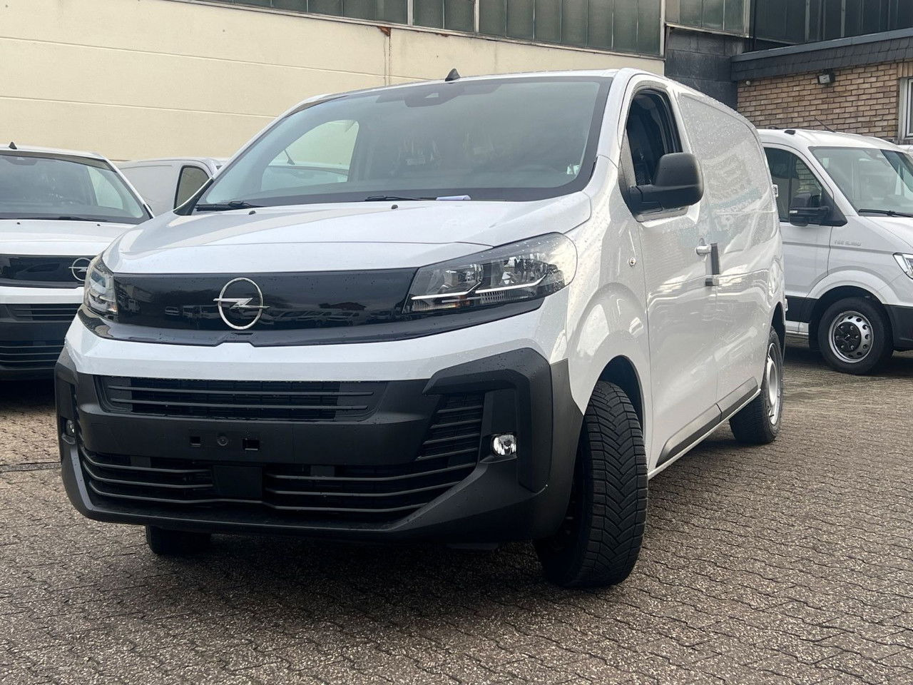 Opel Vivaro Cargo L2 H1 120 PS Allwetter AHK Rückfahr - Furgón: foto 3 Opel Vivaro Cargo L2 H1 120 PS Allwetter AHK Rückfahr - Furgón: foto 3