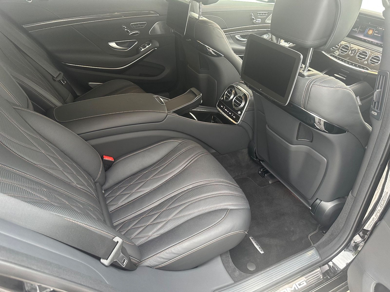 Sedan Mercedes-Benz S 65 AMG Final Edition 1/130: foto 12 Sedan Mercedes-Benz S 65 AMG Final Edition 1/130: foto 12