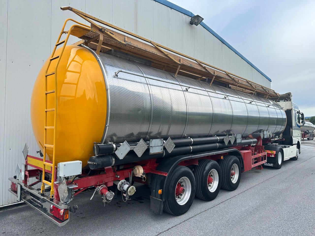 Schwarzmüller Chemi L4BH 42050L Lift BPW - Semirremolque cisterna: foto 3 Schwarzmüller Chemi L4BH 42050L Lift BPW - Semirremolque cisterna: foto 3