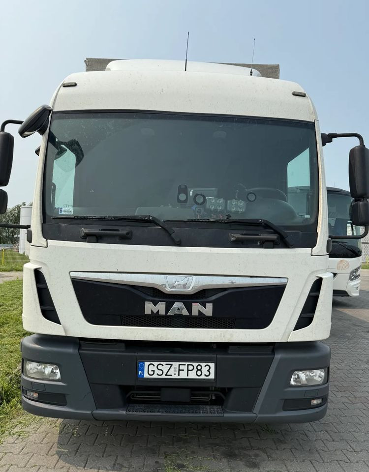 MAN TGL - Camión lona: foto 2 MAN TGL - Camión lona: foto 2