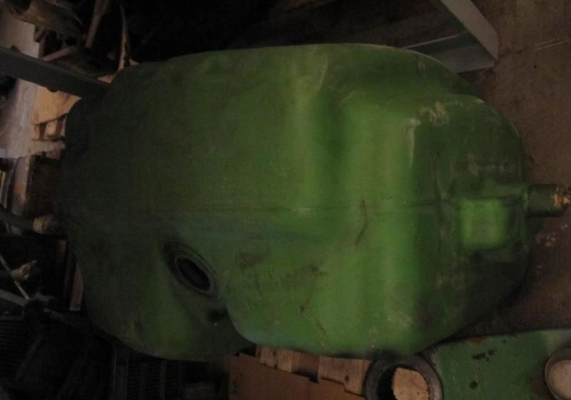 JOHN DEERE 2140 BAK ZBIORNIK PALIWA TANK - Depósito de combustible para Maquinaria agrícola: foto 1 JOHN DEERE 2140 BAK ZBIORNIK PALIWA TANK - Depósito de combustible para Maquinaria agrícola: foto 1