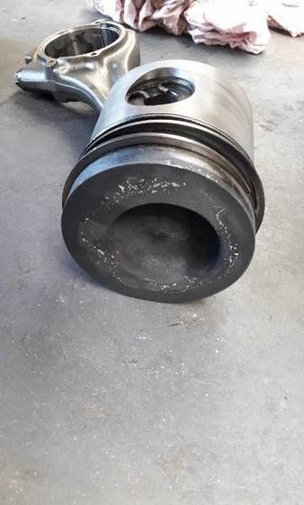 Liebherr D914 t tłok - Pistones/ Anillos/ Bujes para Camión: foto 2 Liebherr D914 t tłok - Pistones/ Anillos/ Bujes para Camión: foto 2