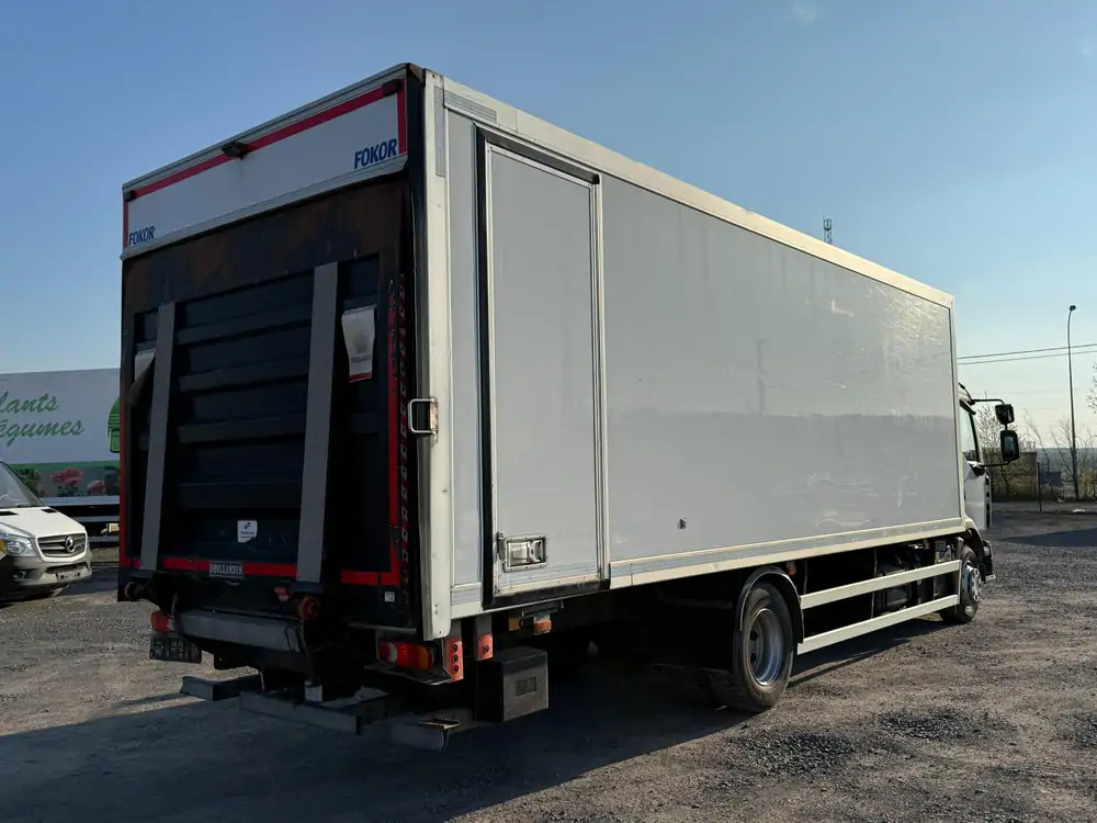 Renault D14 250 *D14 250 cv* - Camión caja cerrada: foto 4 Renault D14 250 *D14 250 cv* - Camión caja cerrada: foto 4