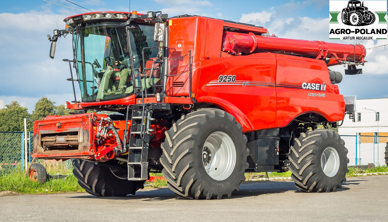 CASE IH IH 9250 AFS - 2019 ROK - 4X4 - 10,7 M. - GPS - AUTOPILOT - 2754H - Cosechadora de granos: foto 2 CASE IH IH 9250 AFS - 2019 ROK - 4X4 - 10,7 M. - GPS - AUTOPILOT - 2754H - Cosechadora de granos: foto 2