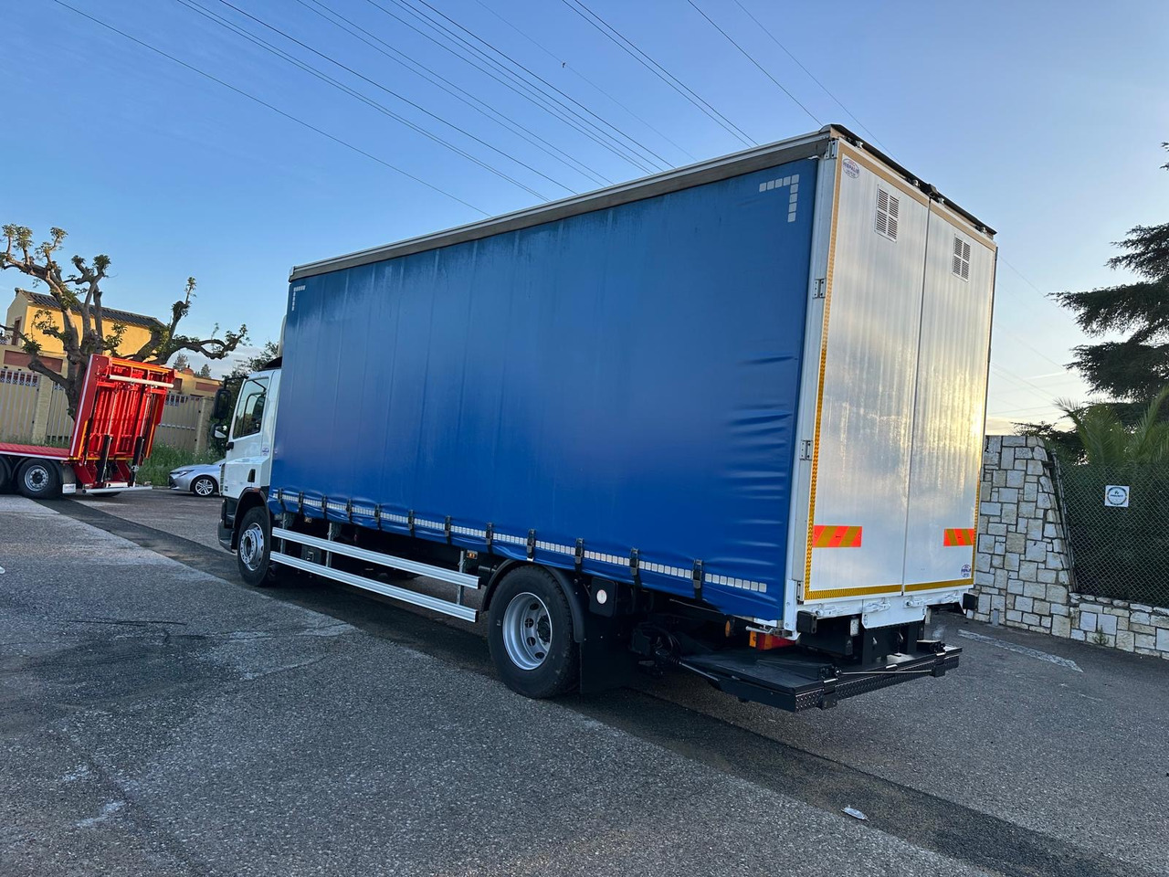 DAF CF 75.310 - Camión lona: foto 2 DAF CF 75.310 - Camión lona: foto 2