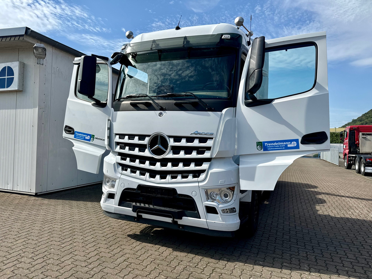 MERCEDES-BENZ Arocs 3553 4 Achsen Tridem - Camión multibasculante: foto 2 MERCEDES-BENZ Arocs 3553 4 Achsen Tridem - Camión multibasculante: foto 2