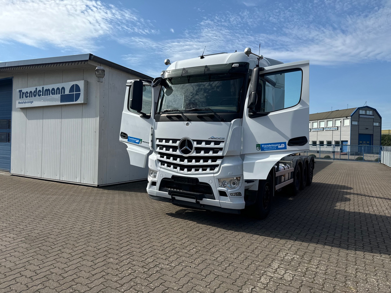 MERCEDES-BENZ Arocs 3553 4 Achsen Tridem - Camión multibasculante: foto 4 MERCEDES-BENZ Arocs 3553 4 Achsen Tridem - Camión multibasculante: foto 4