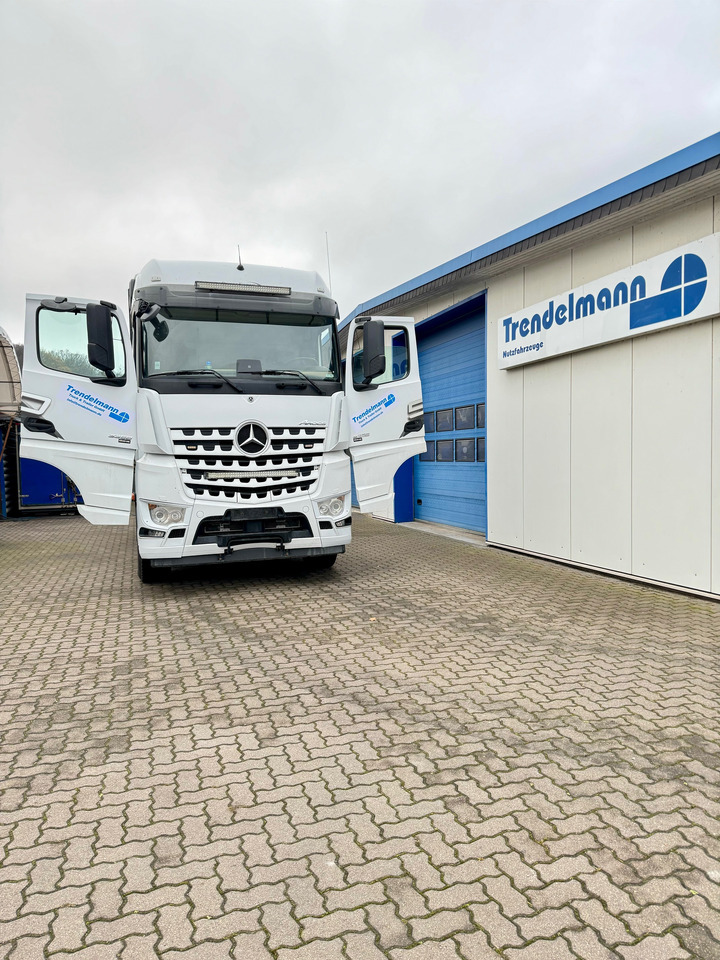 Mercedes Arocs 3358 L 6x4 Radstand 4500 Arocs 3358 L 6x4 Blatt-Luft Gefedert - Camión forestal: foto 1 Mercedes Arocs 3358 L 6x4 Radstand 4500 Arocs 3358 L 6x4 Blatt-Luft Gefedert - Camión forestal: foto 1