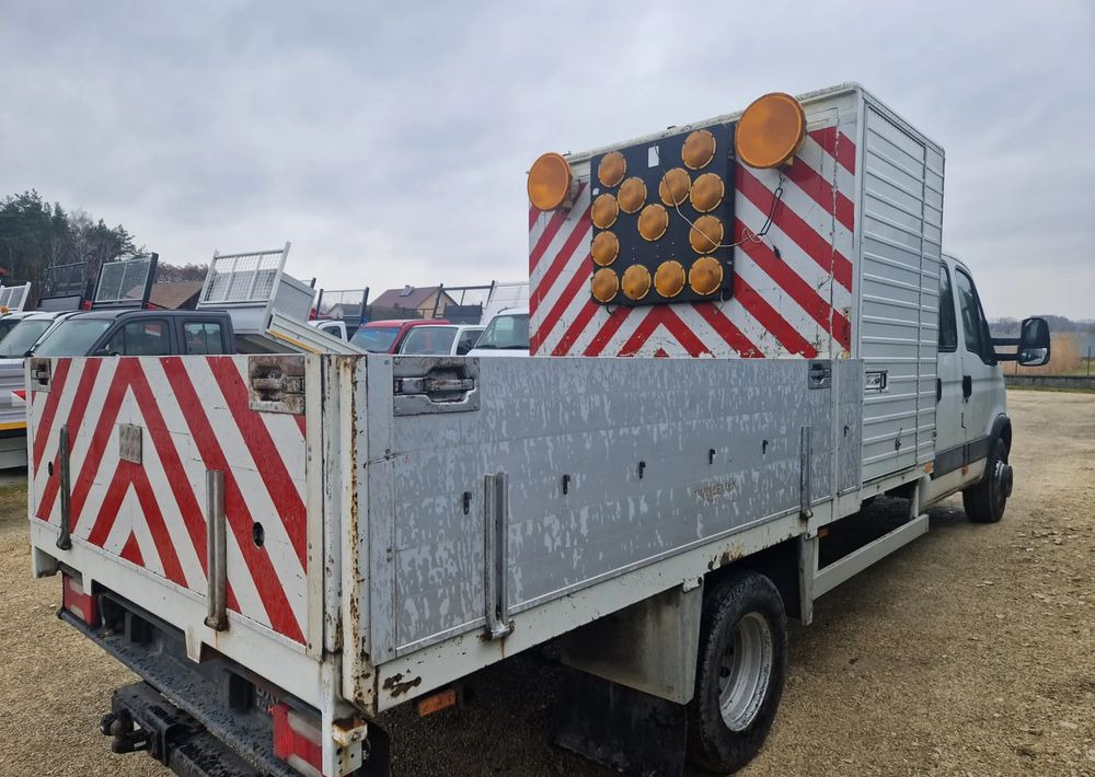 Skrzynia ładunkowa Sygnalizacja świetlna koguty Roboty drogowe, stan idealny! - Carrocería abierta: foto 2 Skrzynia ładunkowa Sygnalizacja świetlna koguty Roboty drogowe, stan idealny! - Carrocería abierta: foto 2