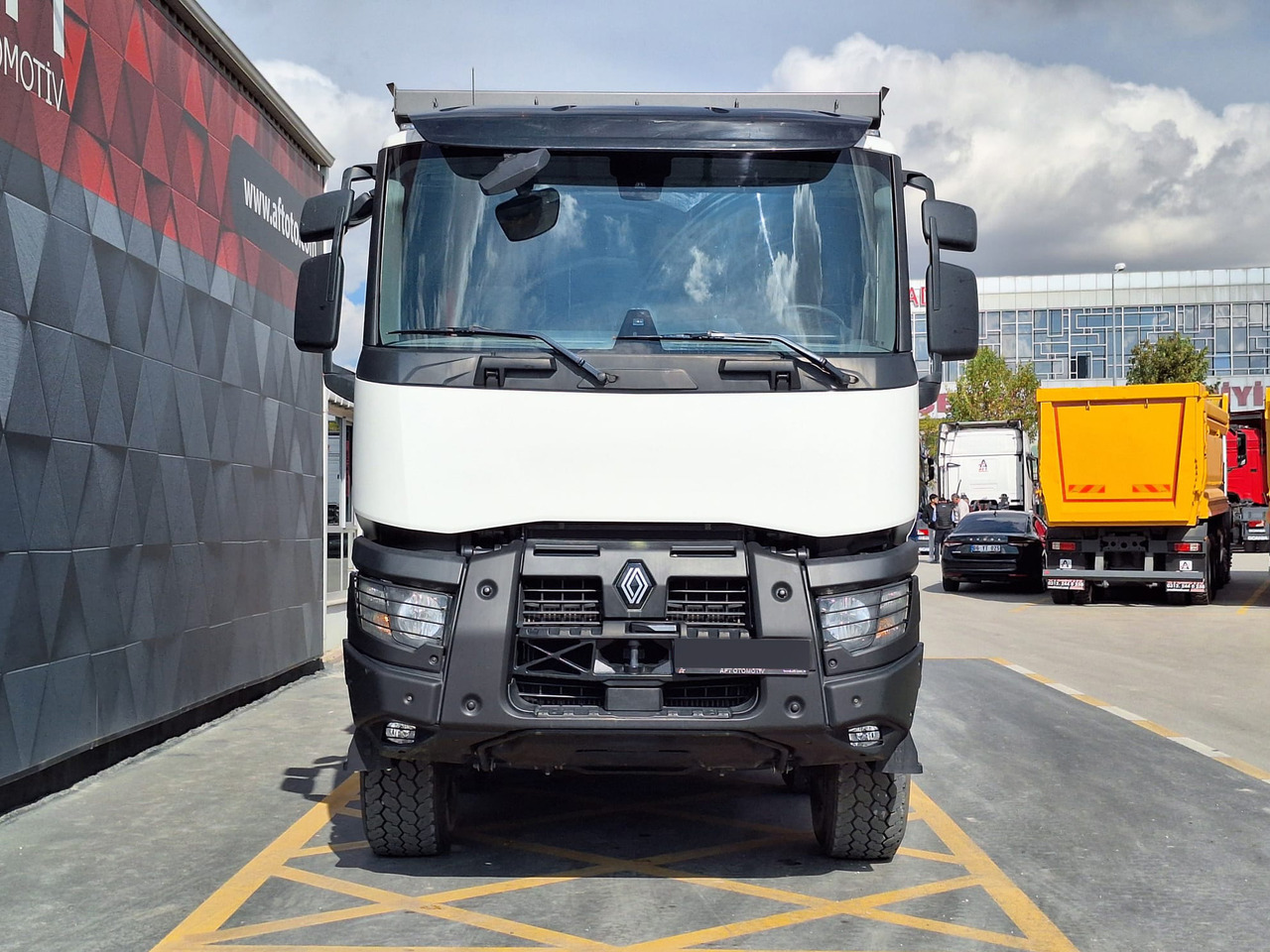 RENAULT K 520 - Camión volquete: foto 2 RENAULT K 520 - Camión volquete: foto 2