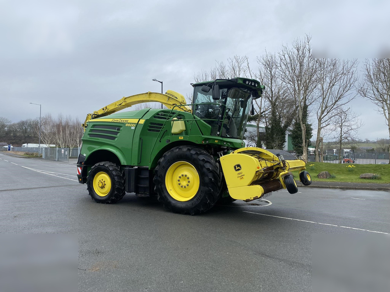 2020 JOHN DEERE 8600 - Cosechadora de forraje: foto 1 2020 JOHN DEERE 8600 - Cosechadora de forraje: foto 1