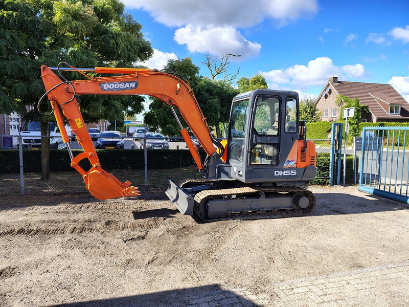 Doosan DV 55 - Miniexcavadora: foto 1 Doosan DV 55 - Miniexcavadora: foto 1