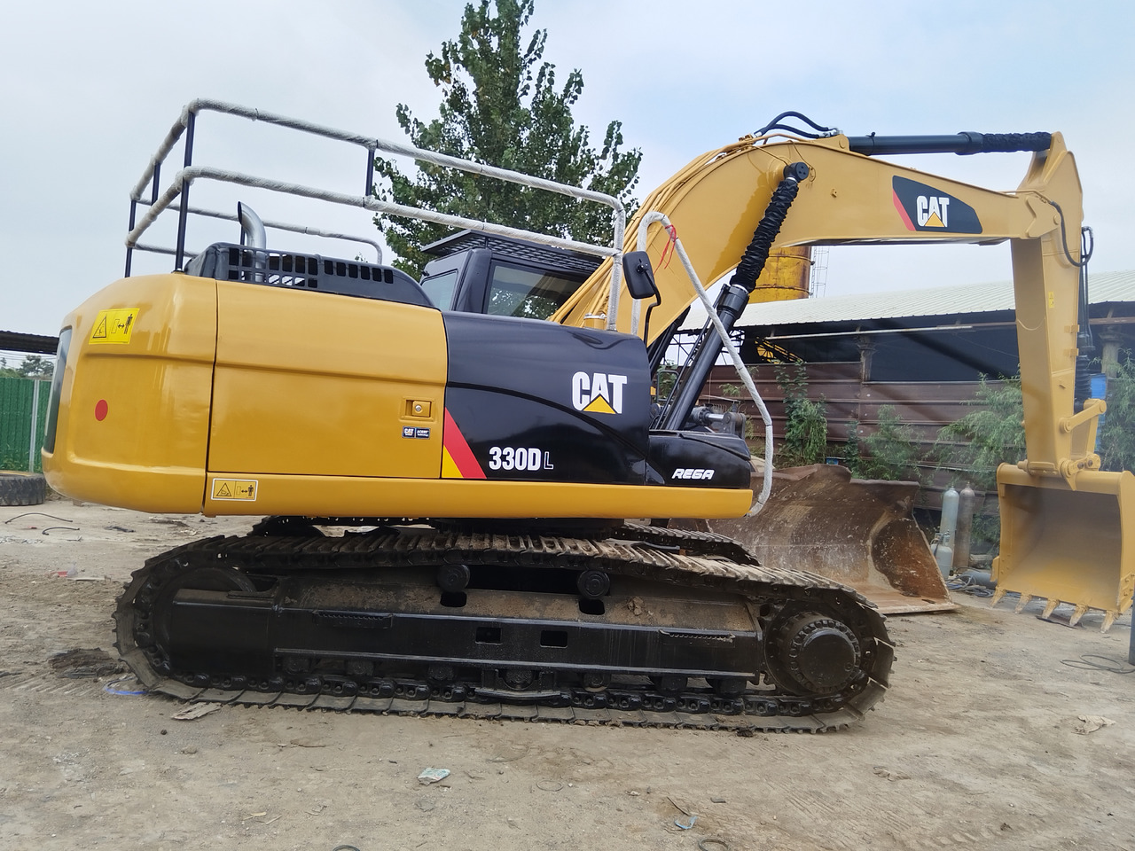 CATERPILLAR 330DL good condition 2024 30 ton excavator for sale - Excavadora de cadenas: foto 1 CATERPILLAR 330DL good condition 2024 30 ton excavator for sale - Excavadora de cadenas: foto 1