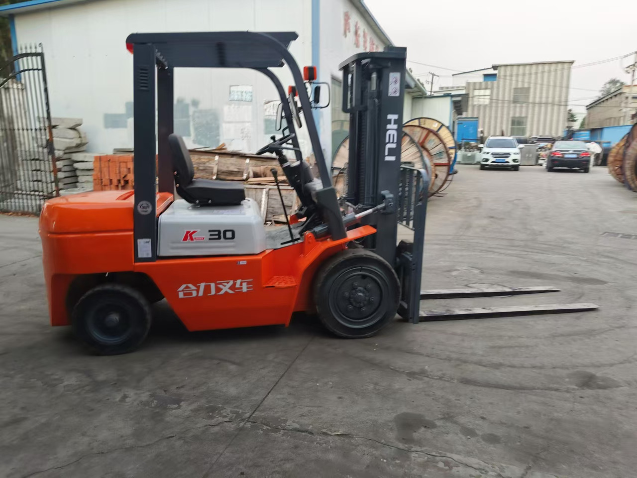 HELI k30 used diesel forklift Customizable mast clamps - Carretilla elevadora diésel: foto 1 HELI k30 used diesel forklift Customizable mast clamps - Carretilla elevadora diésel: foto 1