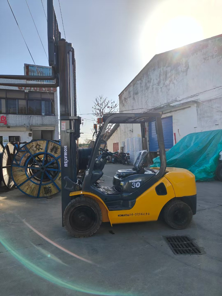 KOMATSU FD30T japan brand used 3 ton forklift - Carretilla elevadora diésel: foto 4 KOMATSU FD30T japan brand used 3 ton forklift - Carretilla elevadora diésel: foto 4