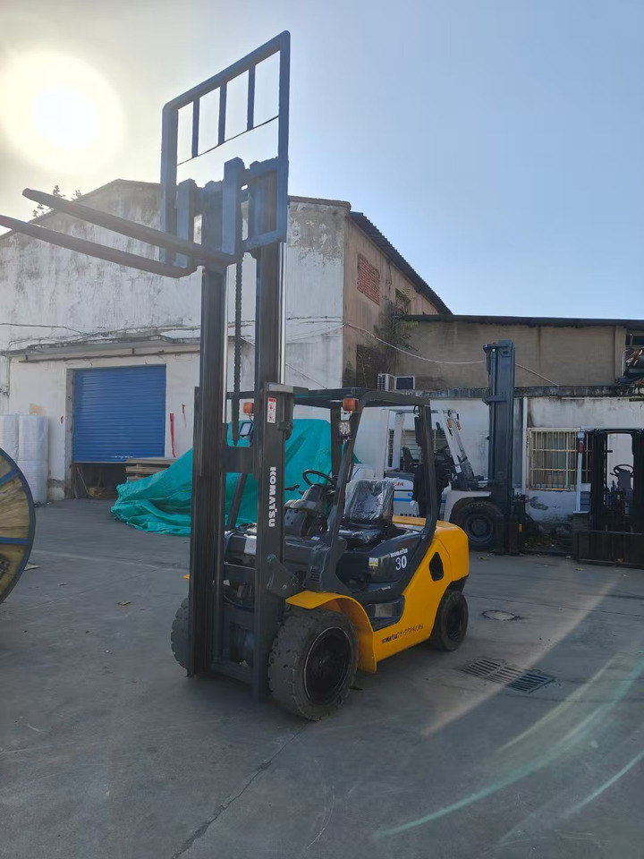 KOMATSU FD30T japan brand used 3 ton forklift - Carretilla elevadora diésel: foto 2 KOMATSU FD30T japan brand used 3 ton forklift - Carretilla elevadora diésel: foto 2