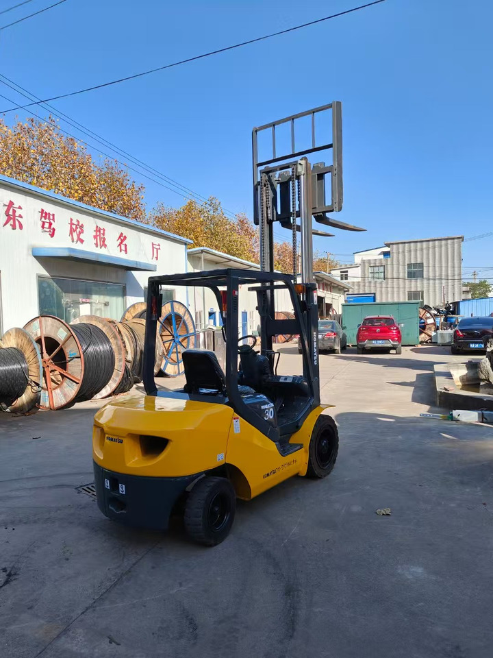 KOMATSU FD30T japan brand used 3 ton forklift - Carretilla elevadora diésel: foto 5 KOMATSU FD30T japan brand used 3 ton forklift - Carretilla elevadora diésel: foto 5