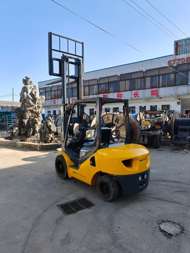 KOMATSU FD30T japan brand used 3 ton forklift - Carretilla elevadora diésel: foto 1 KOMATSU FD30T japan brand used 3 ton forklift - Carretilla elevadora diésel: foto 1