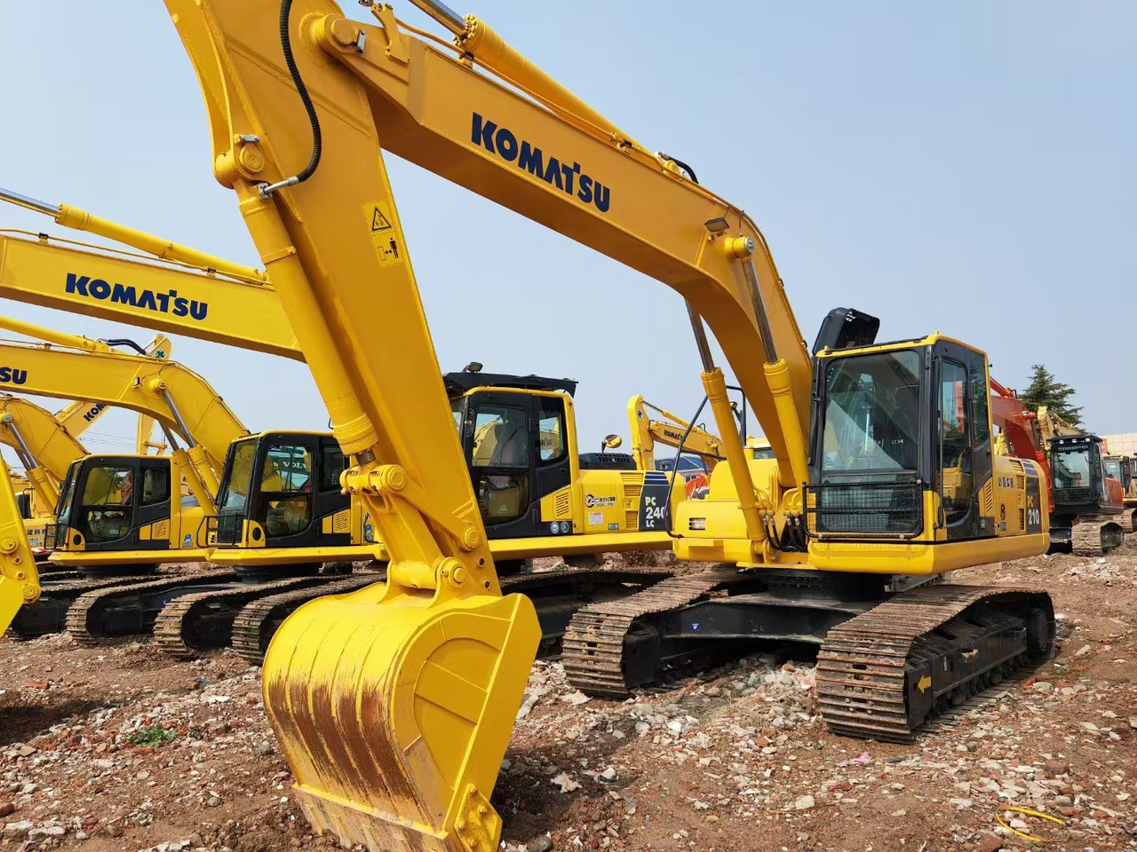 KOMATSU pc210-8 used crawler excavator japan brand hot sale - Excavadora de cadenas: foto 3 KOMATSU pc210-8 used crawler excavator japan brand hot sale - Excavadora de cadenas: foto 3