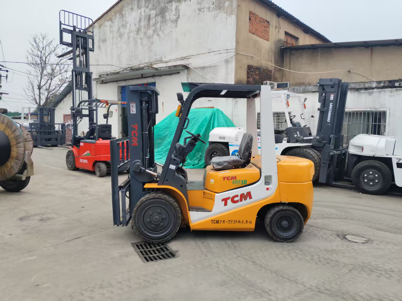 TCM FD30 Japan brand used 3 ton diesel forklift Customizable mast clamps - Carretilla elevadora diésel: foto 2 TCM FD30 Japan brand used 3 ton diesel forklift Customizable mast clamps - Carretilla elevadora diésel: foto 2