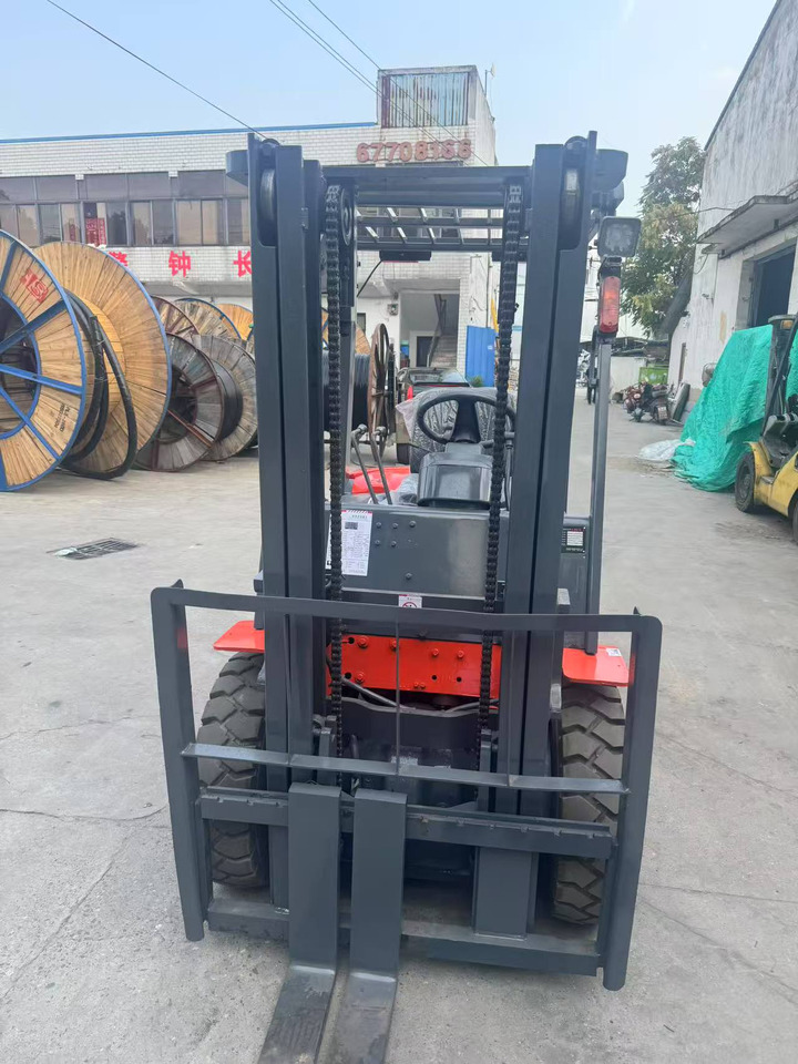 Heli stock new 2024 model 3T diesel forklift Customizable Mast & Clamp - Carretilla elevadora diésel: foto 5 Heli stock new 2024 model 3T diesel forklift Customizable Mast & Clamp - Carretilla elevadora diésel: foto 5