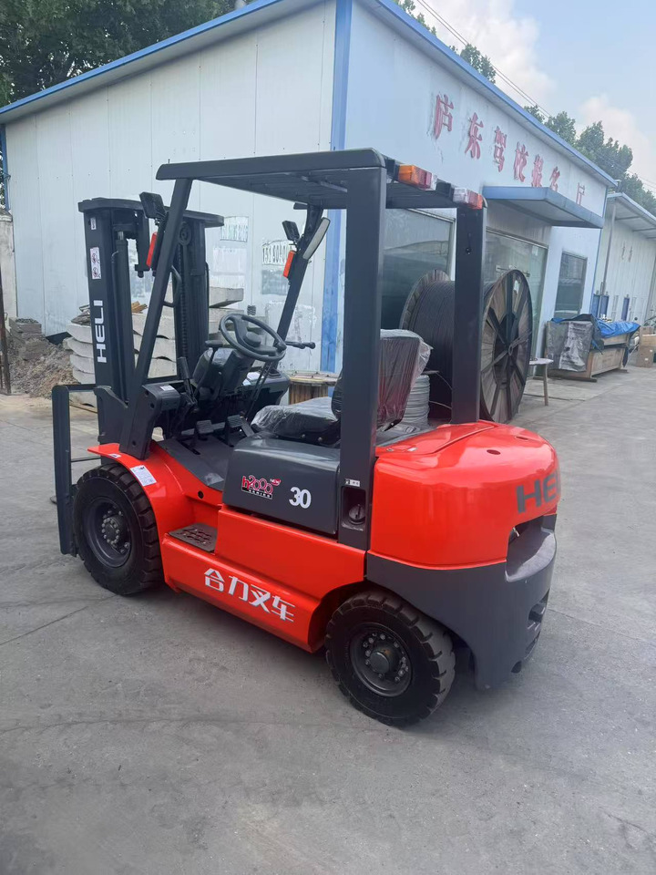 Heli stock new 2024 model 3T diesel forklift Customizable Mast & Clamp - Carretilla elevadora diésel: foto 4 Heli stock new 2024 model 3T diesel forklift Customizable Mast & Clamp - Carretilla elevadora diésel: foto 4