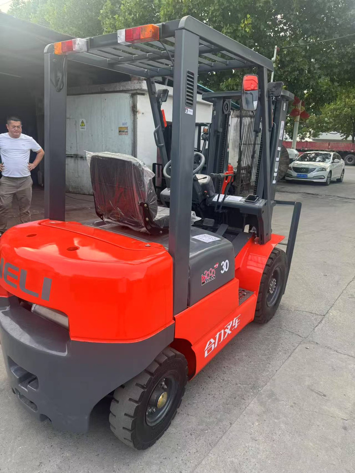 Heli stock new 2024 model 3T diesel forklift Customizable Mast & Clamp - Carretilla elevadora diésel: foto 3 Heli stock new 2024 model 3T diesel forklift Customizable Mast & Clamp - Carretilla elevadora diésel: foto 3