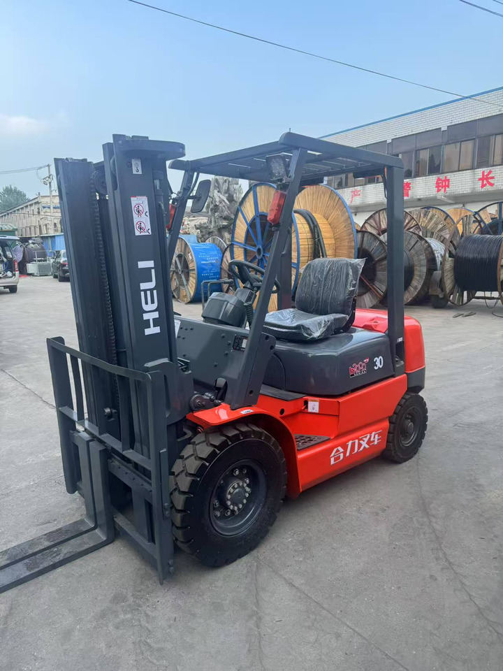 Heli stock new 2024 model 3T diesel forklift Customizable Mast & Clamp - Carretilla elevadora diésel: foto 1 Heli stock new 2024 model 3T diesel forklift Customizable Mast & Clamp - Carretilla elevadora diésel: foto 1