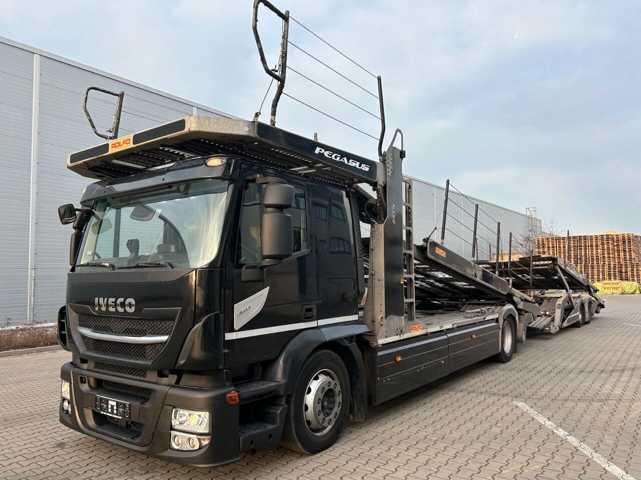 IVECO Stralis 460 - Camión portavehículos: foto 1 IVECO Stralis 460 - Camión portavehículos: foto 1