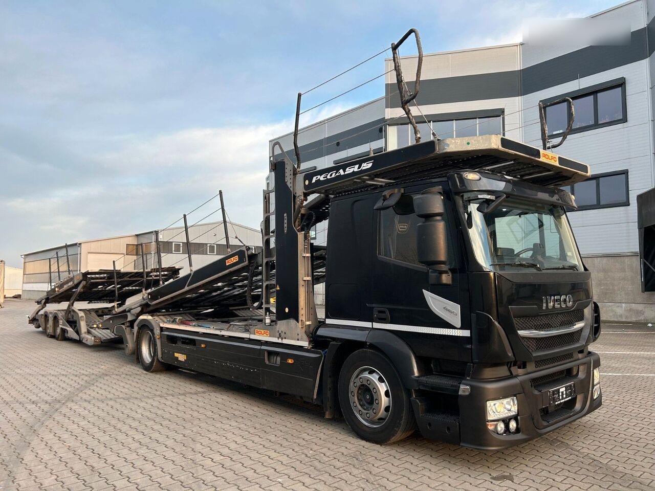 IVECO Stralis 460 + car transporter trailer - Camión portavehículos: foto 3 IVECO Stralis 460 + car transporter trailer - Camión portavehículos: foto 3