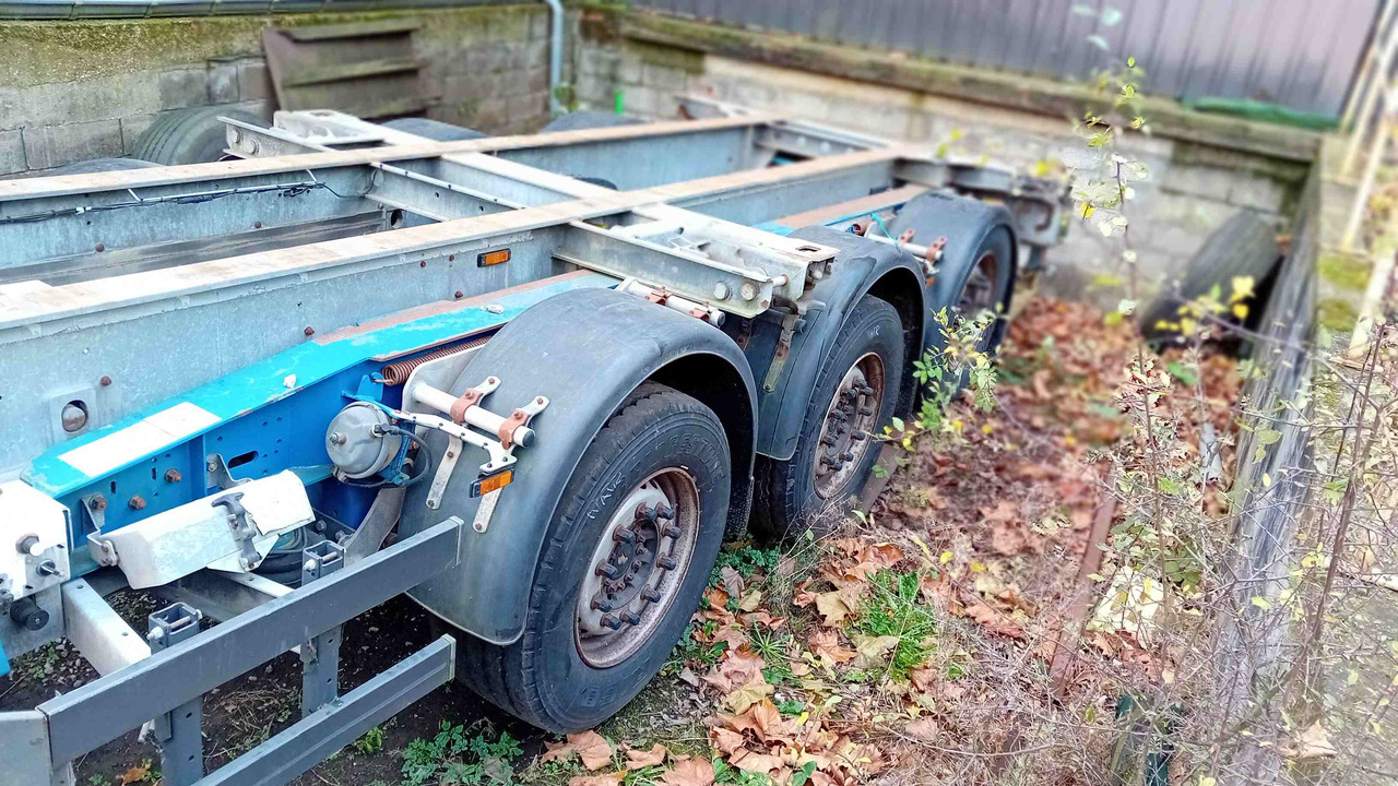 SCHMITZ CARGOBULL châssis porte-conteneur semi-remorque Os - type SGF*3 - adaptable pour conteneur 20' et 40' - Semirremolque portacontenedore/ Intercambiable: foto 3 SCHMITZ CARGOBULL châssis porte-conteneur semi-remorque Os - type SGF*3 - adaptable pour conteneur 20' et 40' - Semirremolque portacontenedore/ Intercambiable: foto 3