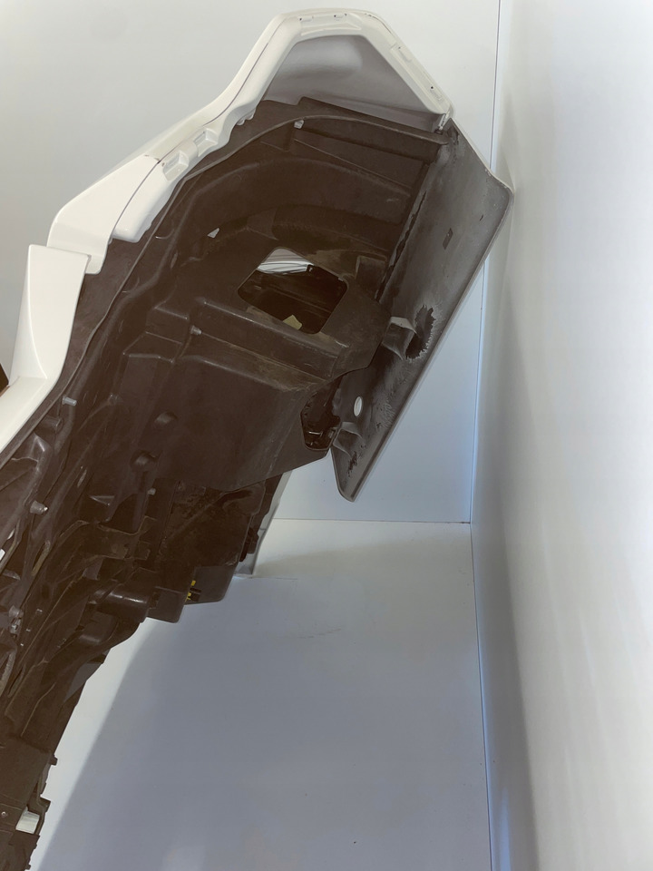 KOMPLETNY ZDERZAK MAN TG3 TGX3 TGX 3 ORYGINALNY KOLOR RAL 9010 - Parachoques para Camión: foto 4 KOMPLETNY ZDERZAK MAN TG3 TGX3 TGX 3 ORYGINALNY KOLOR RAL 9010 - Parachoques para Camión: foto 4