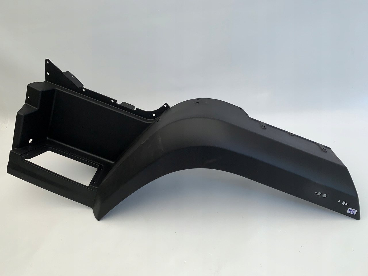 LEWA STOPNICA BŁOTNIK MAN L2000M L 2000 M NR 1112 - Carrocería y exterior para Camión: foto 1 LEWA STOPNICA BŁOTNIK MAN L2000M L 2000 M NR 1112 - Carrocería y exterior para Camión: foto 1