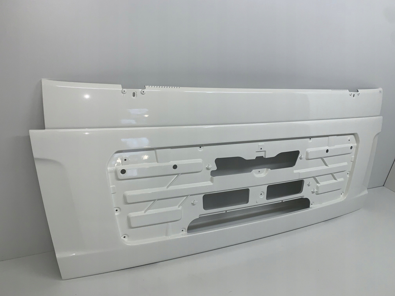 MASKA ATRAPA GRILL MAN TGL TGM NR 1812 - Capota para Camión: foto 3 MASKA ATRAPA GRILL MAN TGL TGM NR 1812 - Capota para Camión: foto 3