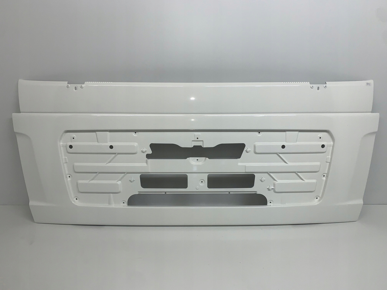 MASKA ATRAPA GRILL MAN TGL TGM NR 1812 - Capota para Camión: foto 1 MASKA ATRAPA GRILL MAN TGL TGM NR 1812 - Capota para Camión: foto 1