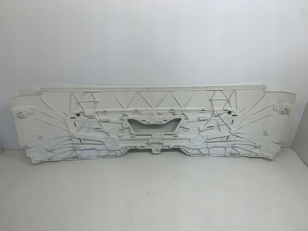 MASKA ATRAPA MAN TGL TGM TG3 TGS NOWY MODEL 2021 RAL 9010 - Capota para Camión: foto 4 MASKA ATRAPA MAN TGL TGM TG3 TGS NOWY MODEL 2021 RAL 9010 - Capota para Camión: foto 4