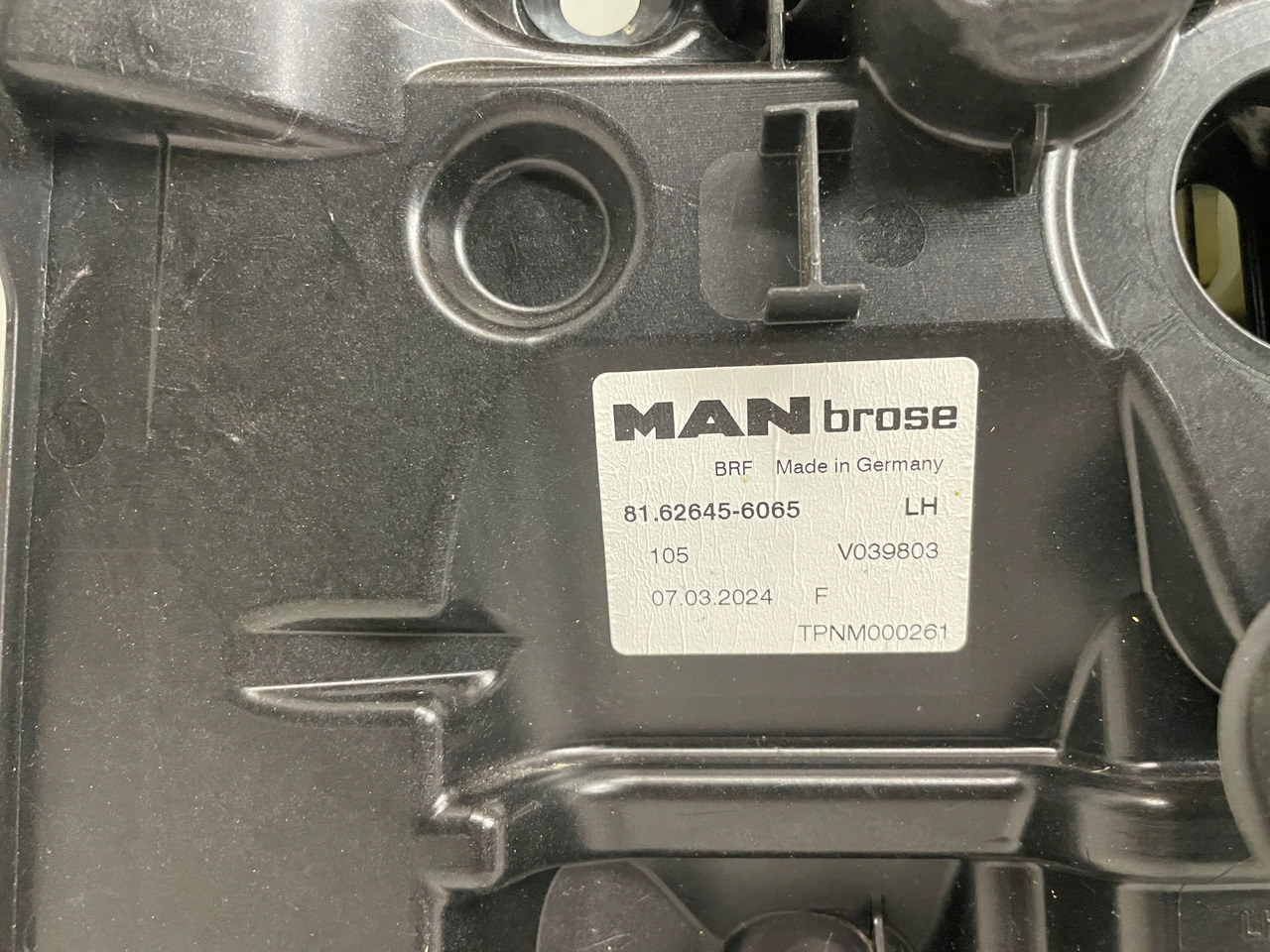 MECHANIZM PODNOSZENIA SZYB MAN TGS TGX TGL 3 TG3 81626456065 - Puerta y piezas para Camión: foto 3 MECHANIZM PODNOSZENIA SZYB MAN TGS TGX TGL 3 TG3 81626456065 - Puerta y piezas para Camión: foto 3