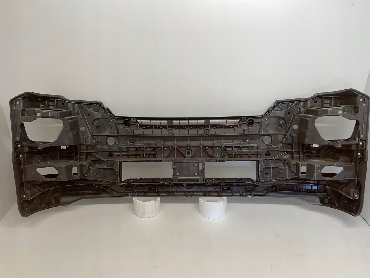 OKULAR STELAŻ OBUDOWA ZDERZAK MAN TG3 TGS3 TGS 3 81416105862 - Parachoques para Camión: foto 5 OKULAR STELAŻ OBUDOWA ZDERZAK MAN TG3 TGS3 TGS 3 81416105862 - Parachoques para Camión: foto 5