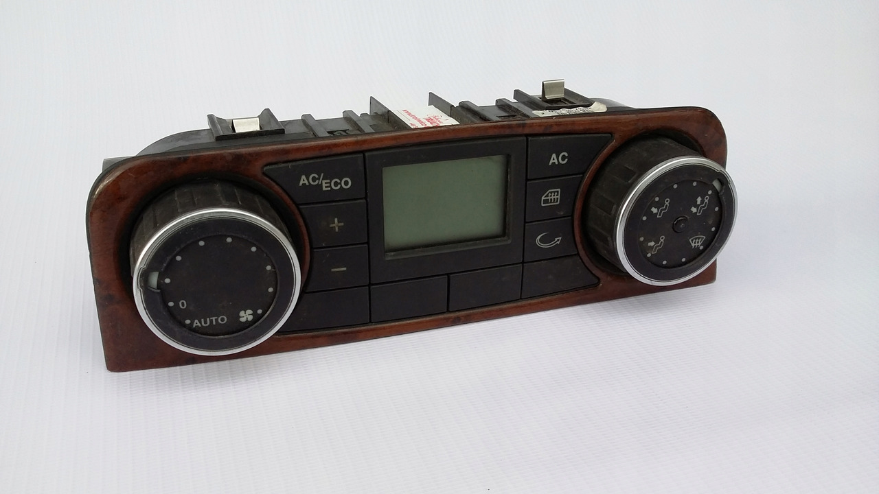 PANEL STEROWNIK KLIMATYZACJI MAN TGX TGS NR 968 - Salpicadero para Camión: foto 1 PANEL STEROWNIK KLIMATYZACJI MAN TGX TGS NR 968 - Salpicadero para Camión: foto 1