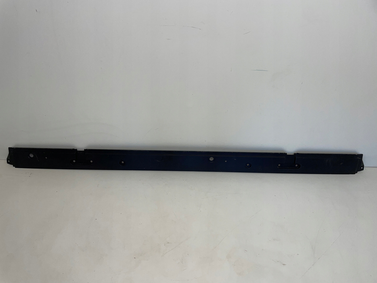 PODSZYBIEMASKOWNICA SZYBY OSŁONA DAF CV 1665944 - Parabrisas para Camión: foto 1 PODSZYBIEMASKOWNICA SZYBY OSŁONA DAF CV 1665944 - Parabrisas para Camión: foto 1