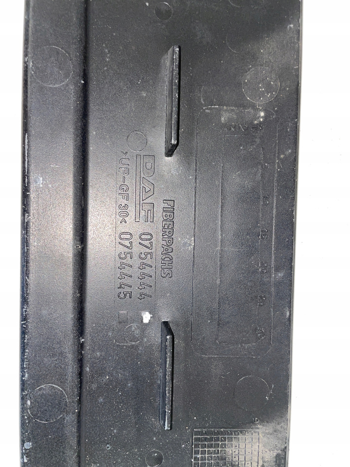 PODSZYBIEMASKOWNICA SZYBY OSŁONA DAF CV 1665944 - Parabrisas para Camión: foto 4 PODSZYBIEMASKOWNICA SZYBY OSŁONA DAF CV 1665944 - Parabrisas para Camión: foto 4