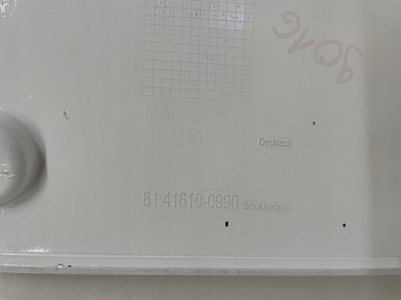 PRAWE ZAKOŃCZENIE ZDERZAKA MAN TGX TG3 MASKOWNICA 81416100988 - Parachoques para Camión: foto 3 PRAWE ZAKOŃCZENIE ZDERZAKA MAN TGX TG3 MASKOWNICA 81416100988 - Parachoques para Camión: foto 3