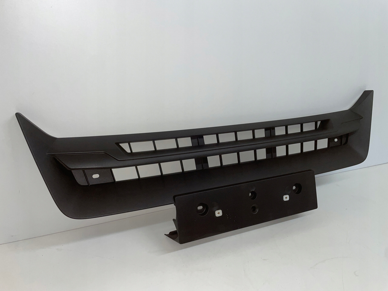 ŚRODKOWY GRILL CHROM ZDERZAKA MAN TGS TG3 TGS 3 ATRAPA 81416146086 - Peldaño: foto 2 ŚRODKOWY GRILL CHROM ZDERZAKA MAN TGS TG3 TGS 3 ATRAPA 81416146086 - Peldaño: foto 2