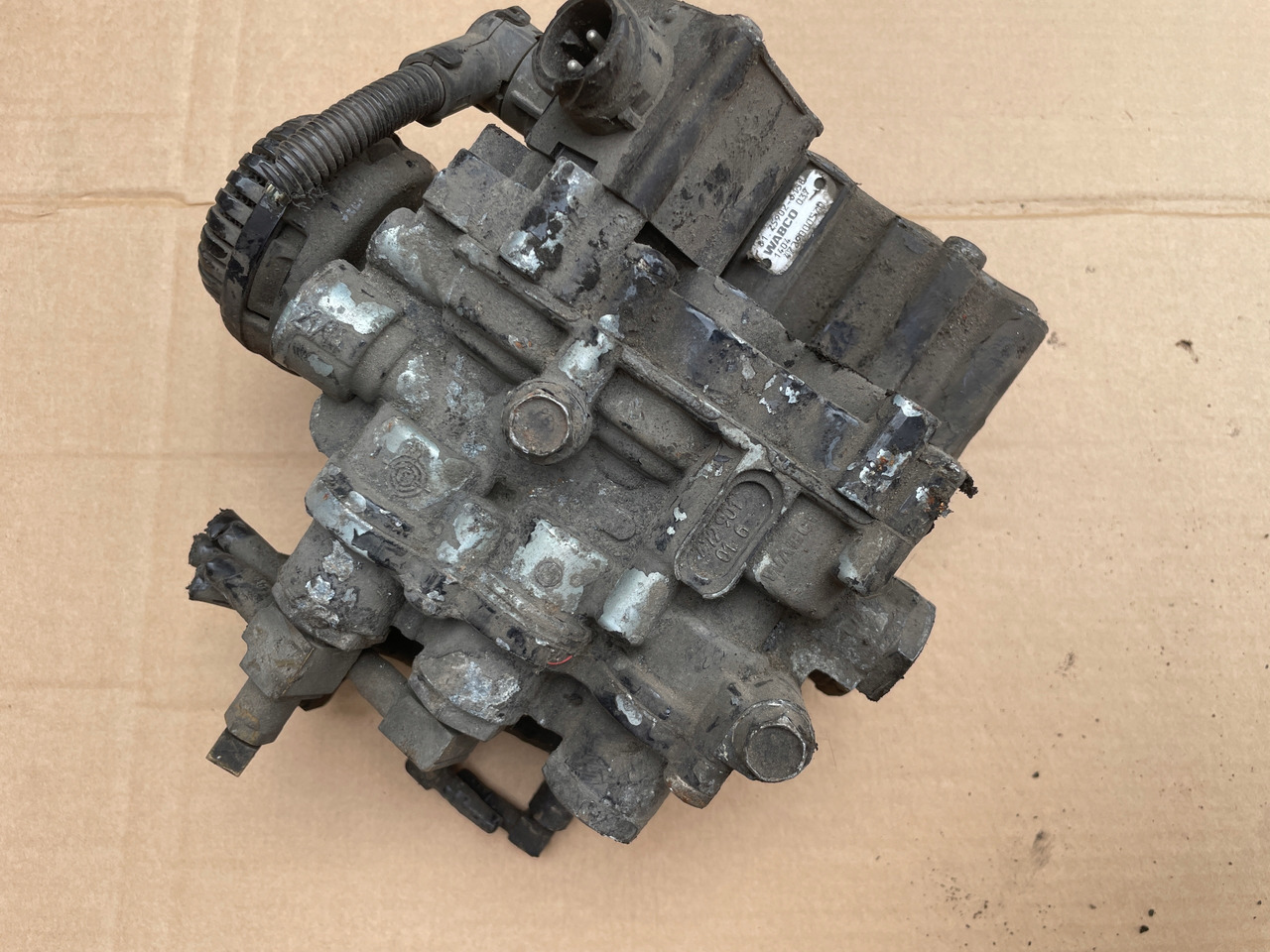 ZAWÓR PODUSZEK ECAS MAN TGA TGX TGS 4729000570 - Suspensión neumática para Camión: foto 2 ZAWÓR PODUSZEK ECAS MAN TGA TGX TGS 4729000570 - Suspensión neumática para Camión: foto 2