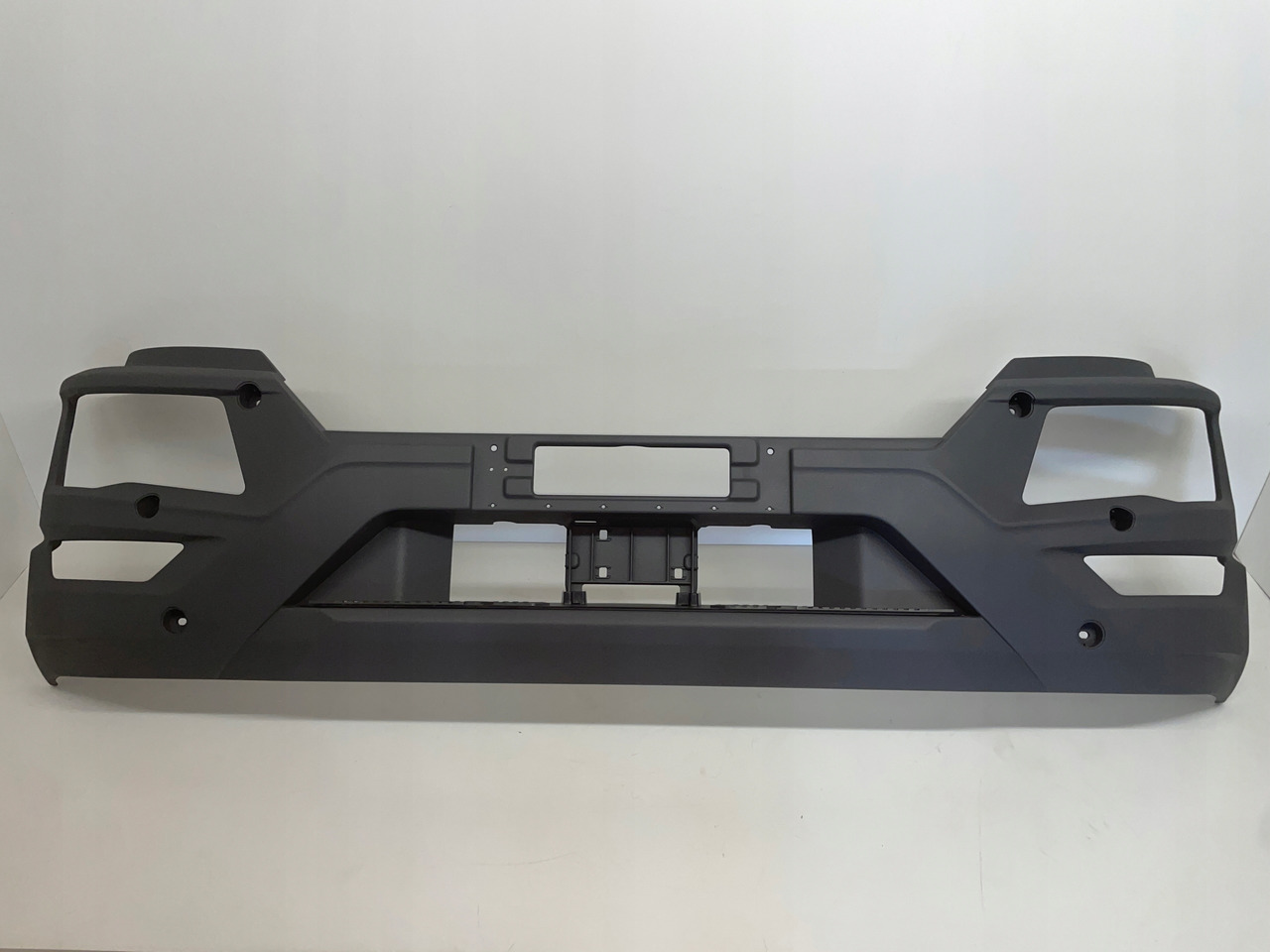 ZDERZAK MAN TGM 20- SZARY BEZ DZIUR 81416140126 - Carrocería y exterior para Camión: foto 1 ZDERZAK MAN TGM 20- SZARY BEZ DZIUR 81416140126 - Carrocería y exterior para Camión: foto 1